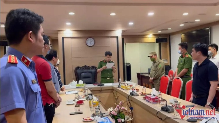 co quan canh sat dieu tra va vien kiem sat doc lenh kham xet tai tru so aic anh doan bong 4ac717825e964dc3b898dea4bc0e0d51.jpeg