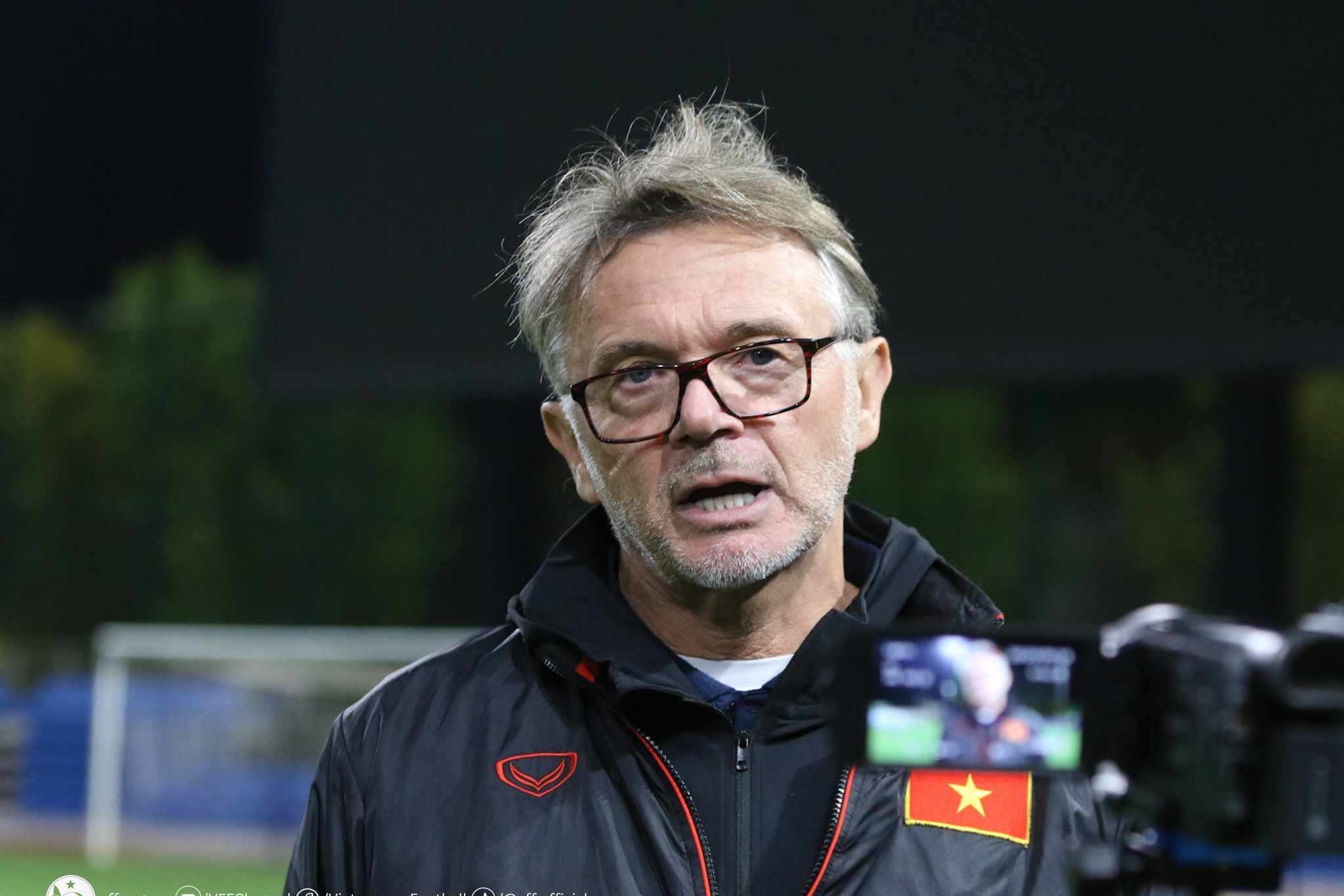 HLV Philippe Troussier chỉ ra nhiều vấn đề của tuyển Việt Nam