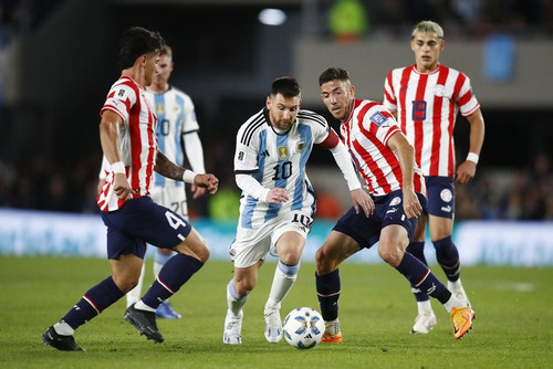 Messi kém duyên, Argentina có 3 điểm nhờ tuyệt phẩm của Otamendi