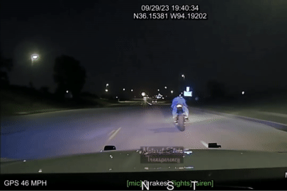 Mô tô chạy quá tốc độ 225km/h liều lĩnh trốn thoát truy đuổi của cảnh sát