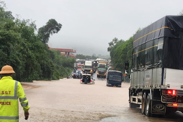 Thuỷ điện xả lũ, nhiều tỉnh miền Trung phát công điện khẩn ứng phó mưa lớn