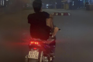 Xác minh nam thanh niên dùng chân điều khiển xe máy ở Đồng Nai