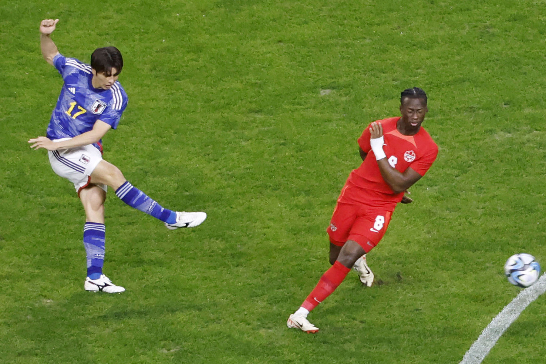 ao tanaka nhat ban canada.jpg