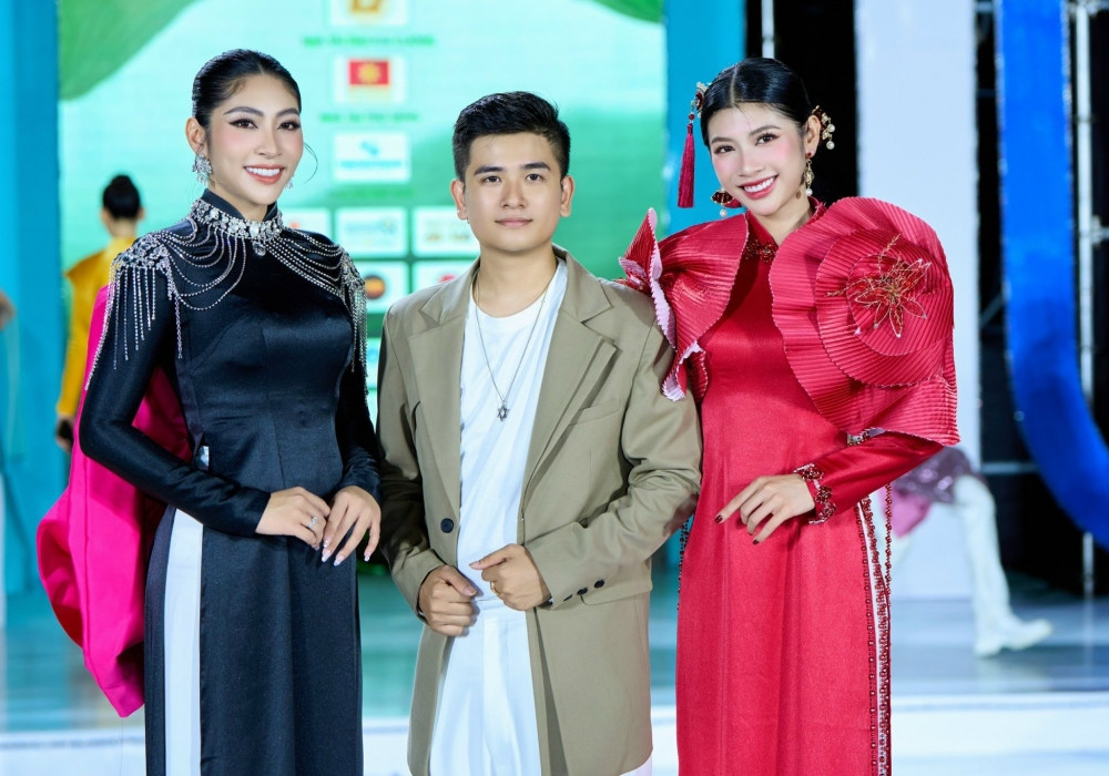 Hoa hậu Đặng Thu Thảo tái xuất, làm vedette trên sàn catwalk