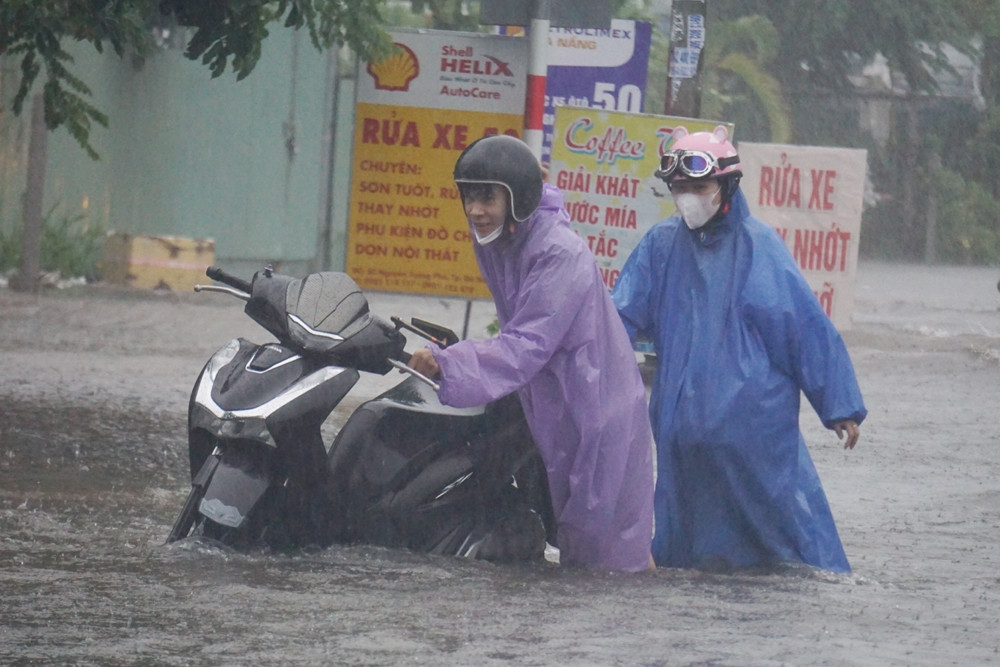 Dự báo thời tiết 15/10/2023: Thừa Thiên Huế, Đà Nẵng vẫn mưa lớn cấp 4