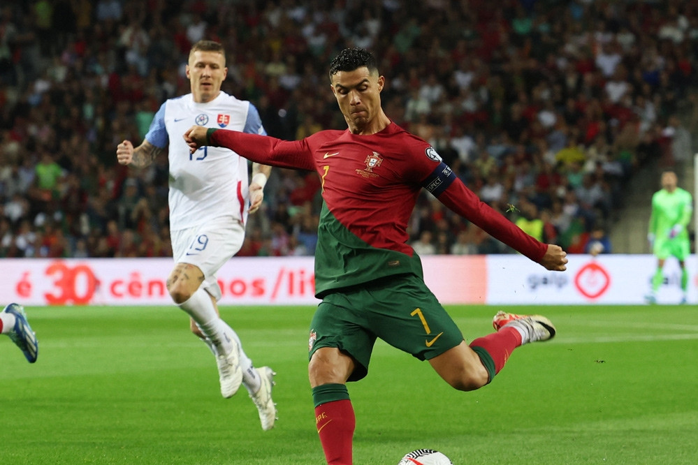Kết quả bóng đá hôm nay 14/10/2023: Ronaldo rực sáng cùng Bồ Đào Nha