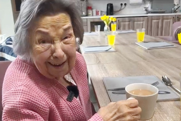 Loại đồ uống luôn có trên tay cụ bà 107 tuổi