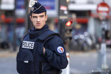 Pháp báo động an ninh ở mức cao nhất sau vụ đâm dao ở trường học