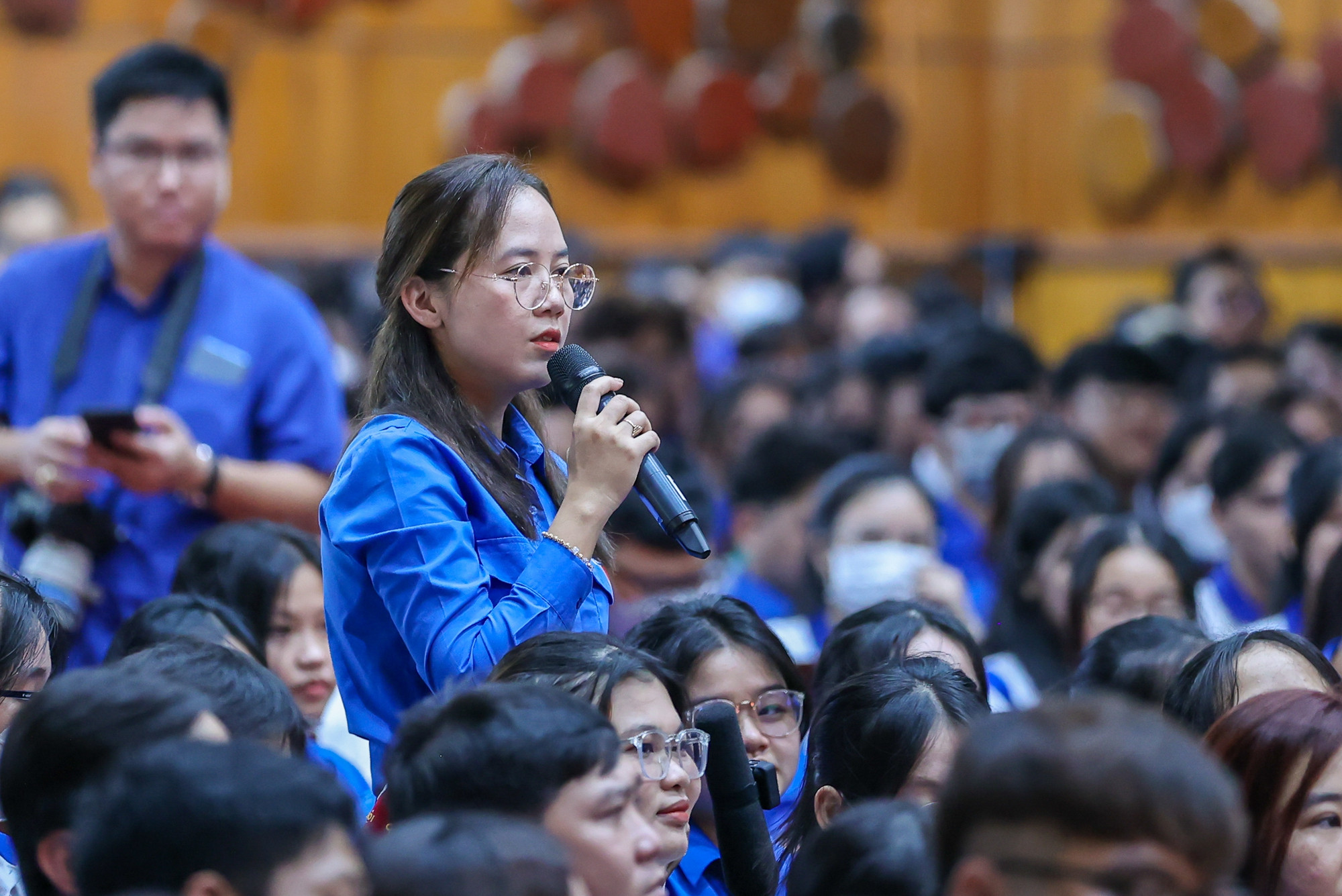 Thủ tướng tiếp xúc cử tri thanh niên, sinh viên, lao động trẻ trước kỳ họp Quốc hội - Ảnh 8.