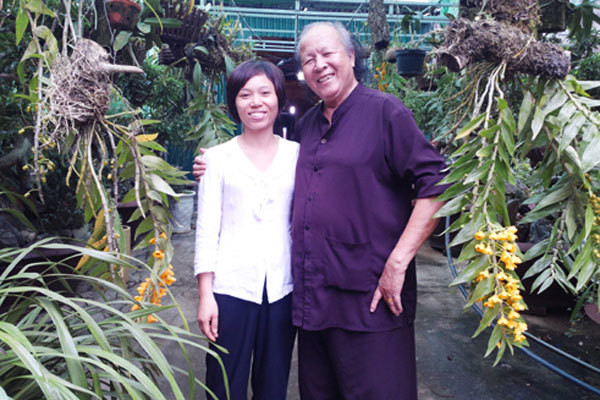 Chồng già, vợ trẻ cách nhau 52 tuổi vẫn không lỡ nhịp