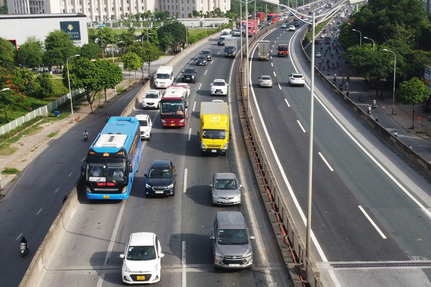 Chiếm làn đường khẩn cấp trên cao tốc chỉ để 'thoát ùn tắc cho nhanh'