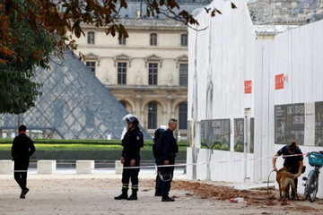 Cung điện Versailles và bảo tàng Louvre ở Pháp bị đe dọa đánh bom