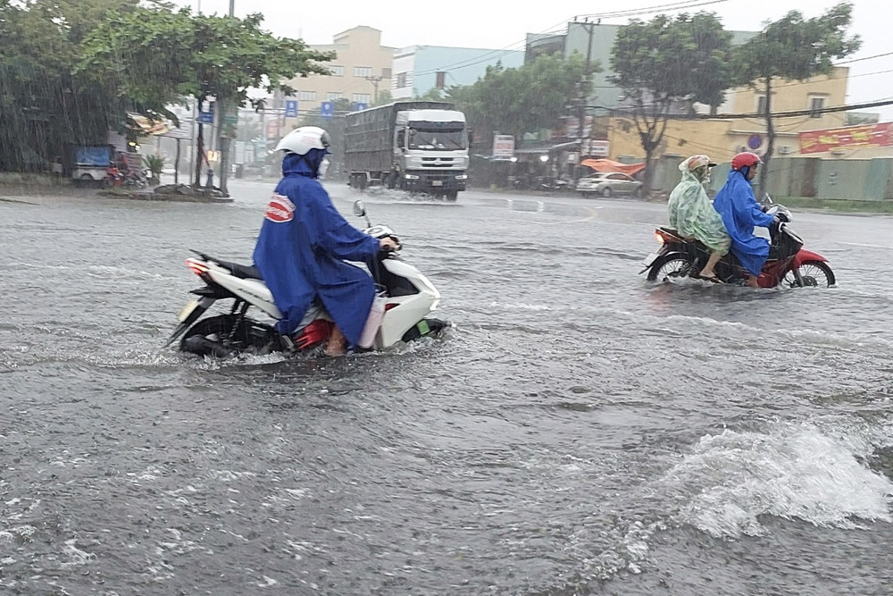 Dự báo thời tiết 16/10/2023: Miền Bắc nắng nhẹ, Trung và Nam Bộ mưa to