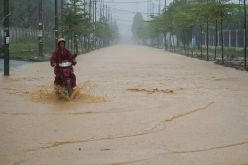 Flood alert raised in central Vietnam as heavy rain continues hitting region