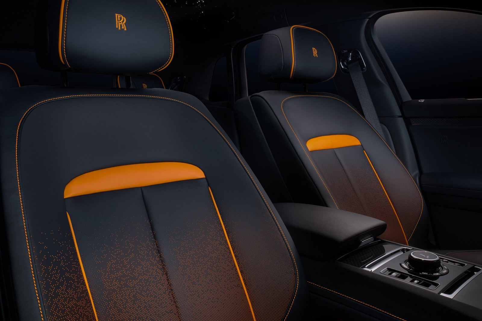 Xe siêu sang Rolls-Royce Black Badge Ghost lấy cảm hứng từ hiện tượng nhật thực