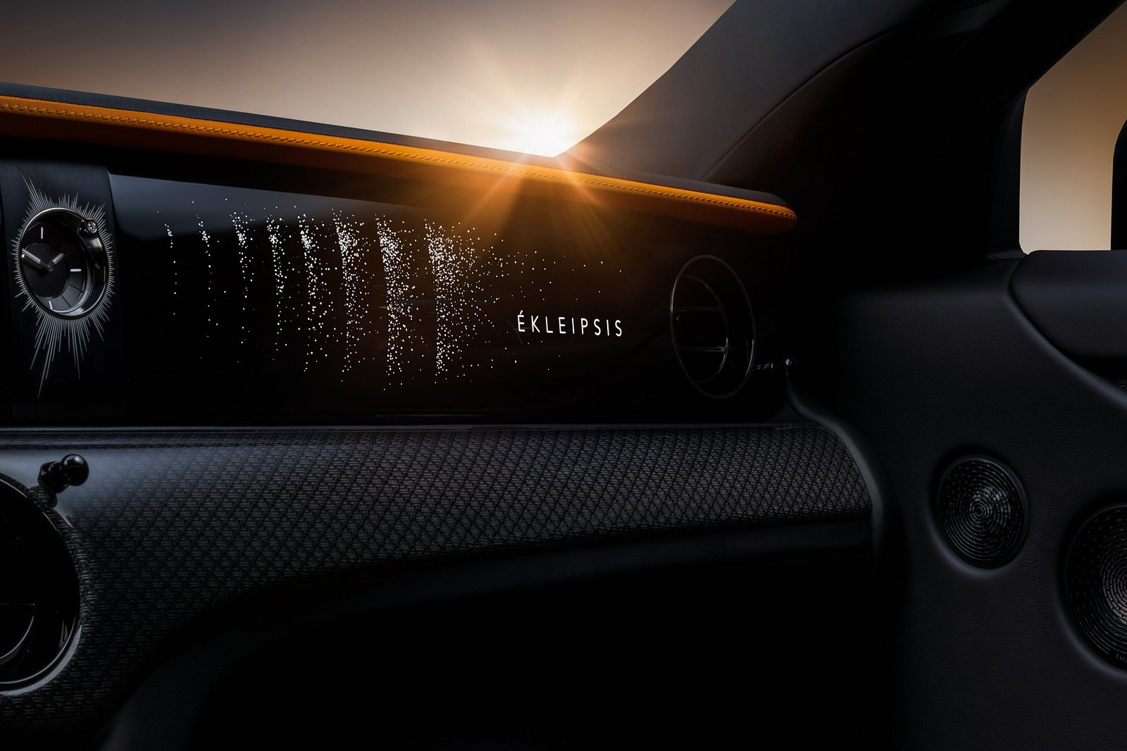 Xe siêu sang Rolls-Royce Black Badge Ghost lấy cảm hứng từ hiện tượng nhật thực
