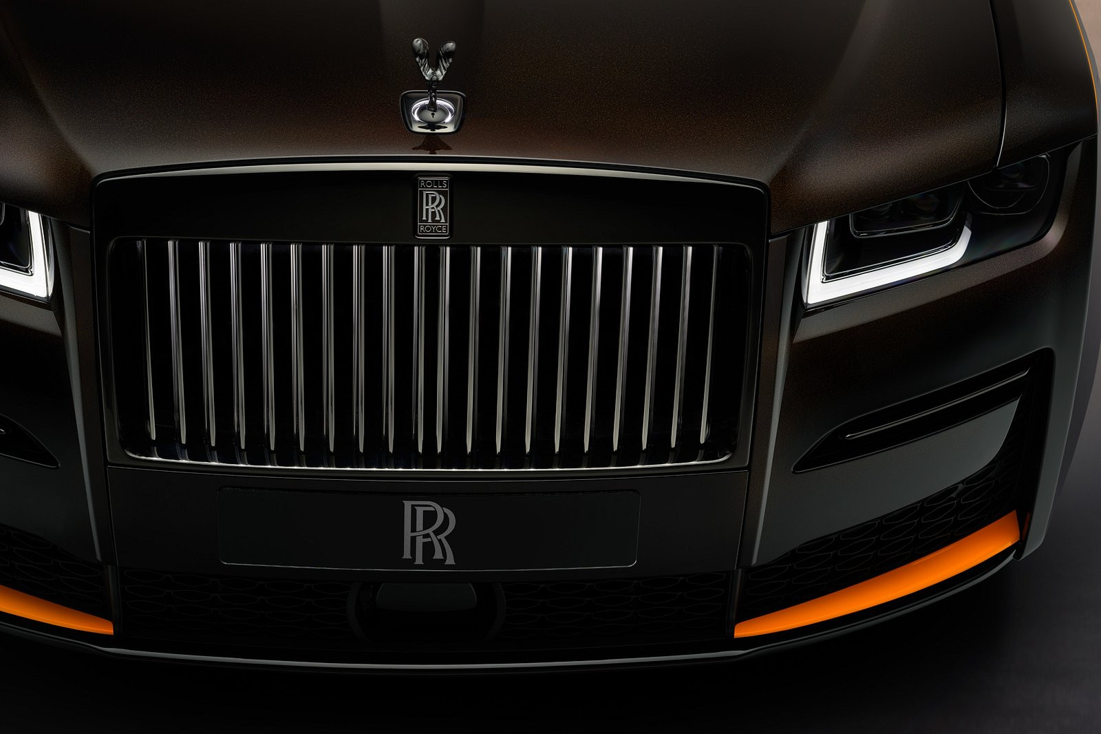 Xe siêu sang Rolls-Royce Black Badge Ghost lấy cảm hứng từ hiện tượng nhật thực