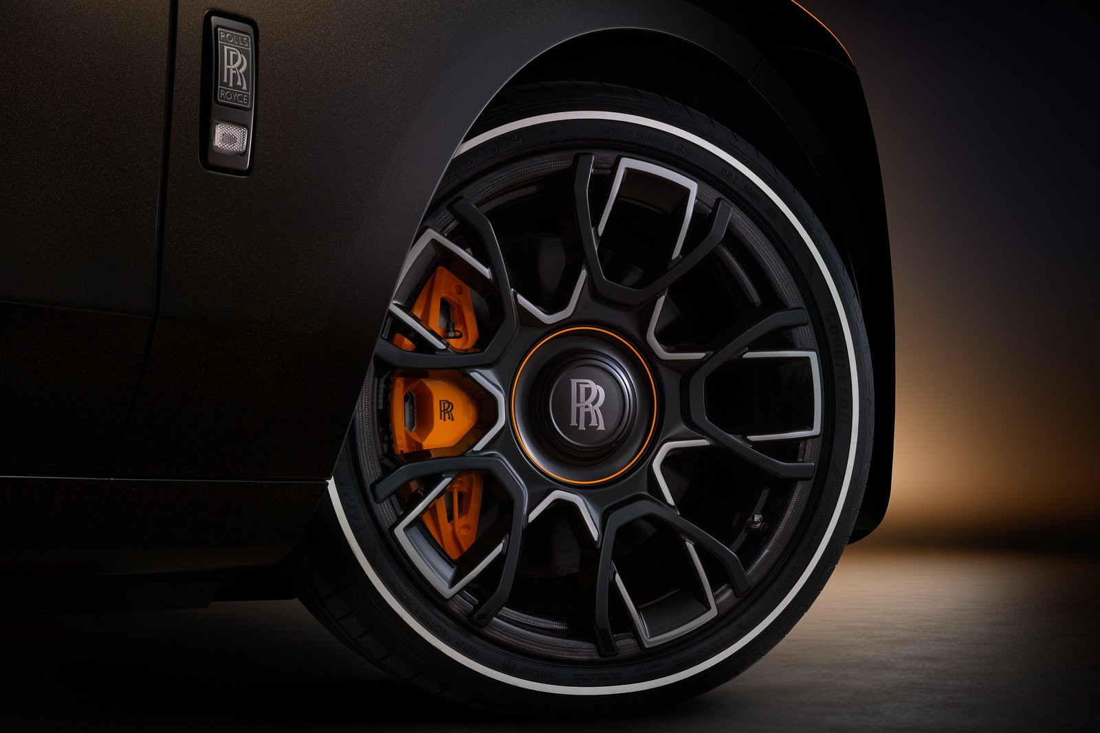 Xe siêu sang Rolls-Royce Black Badge Ghost lấy cảm hứng từ hiện tượng nhật thực
