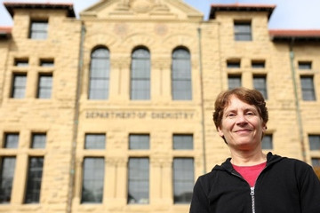 Hành trình 'điên rồ' chạm tay đến giải Nobel của nữ giáo sư ĐH Stanford