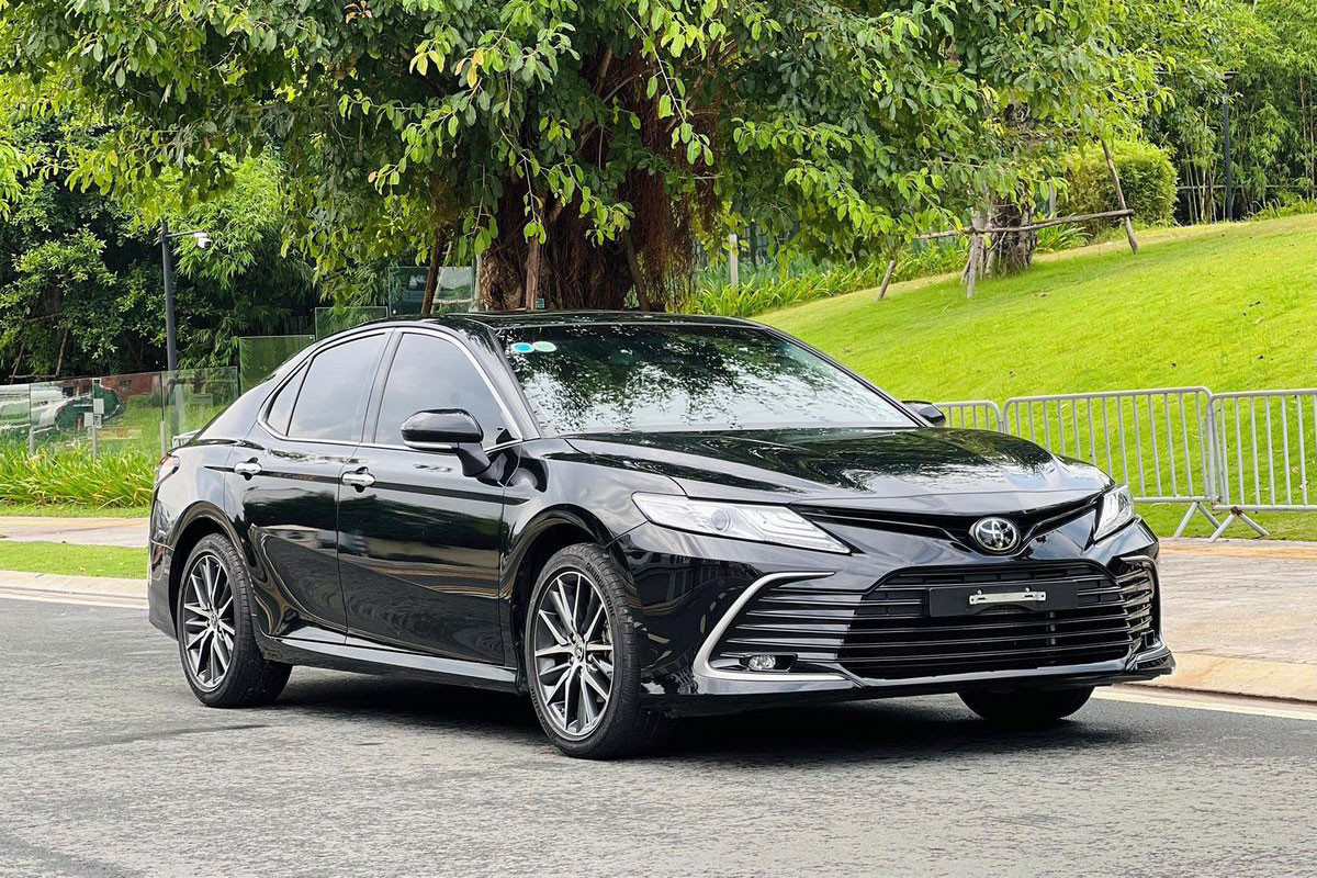 Top xe sedan giá 1 tỷ bán chạy tháng 9/2023: Toyota Camry bỏ xa KIA K5