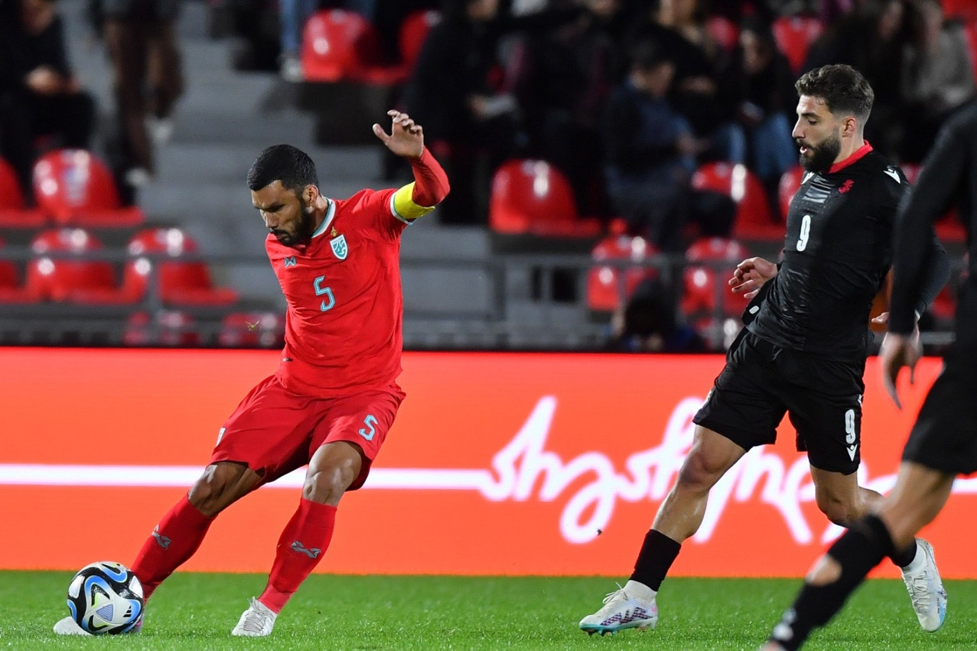 Tuyển Thái Lan bị chỉ trích nặng nề, bảo quên đi mộng World Cup