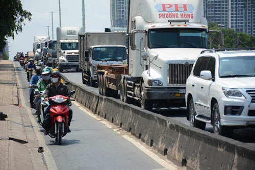 Vietnam's largest port faces serious road congestion