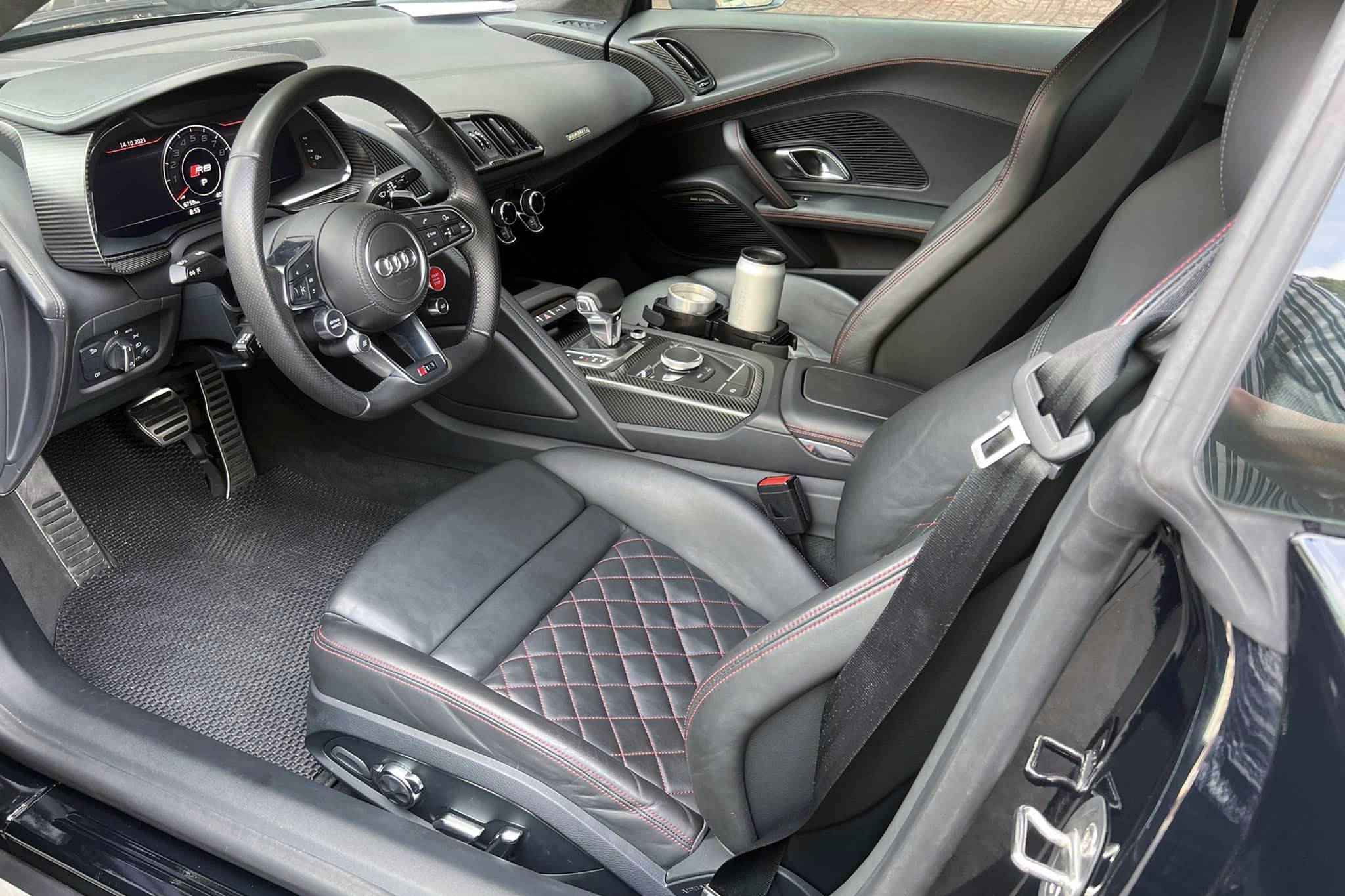 Siêu xe Audi R8 chạy cực ít về tay ông Đặng Lê Nguyên Vũ, giá trên 9 tỷ đồng