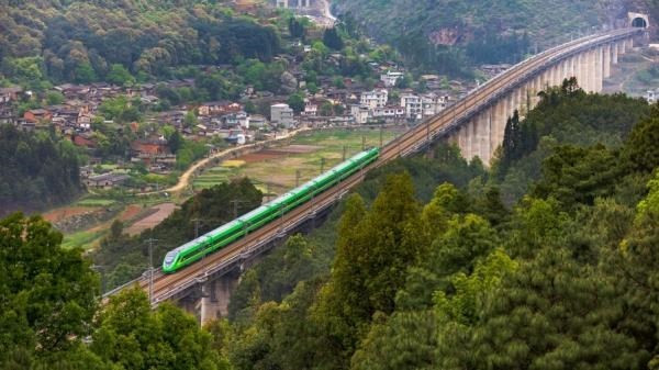 China-Vietnam, China-Laos int'l cold-chain freight trains begin operation hinh anh 1