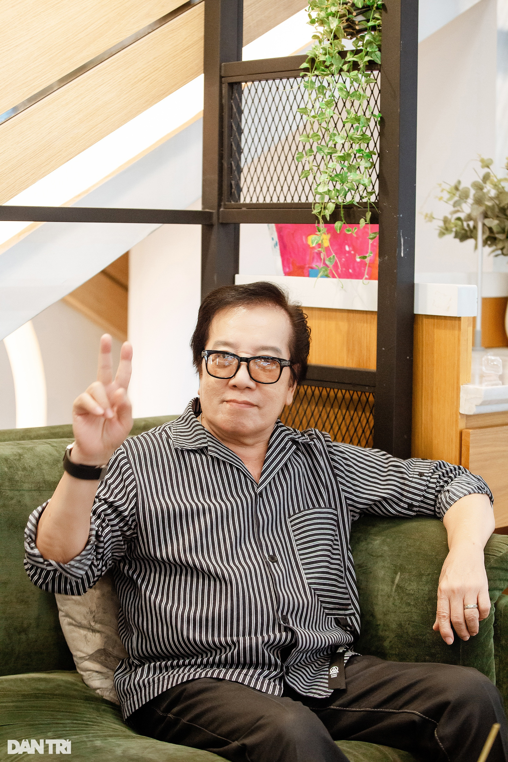 Elvis Phương: 43 năm mặn nồng bên vợ kém tuổi, lần đầu hé lộ về 4 người con - 8