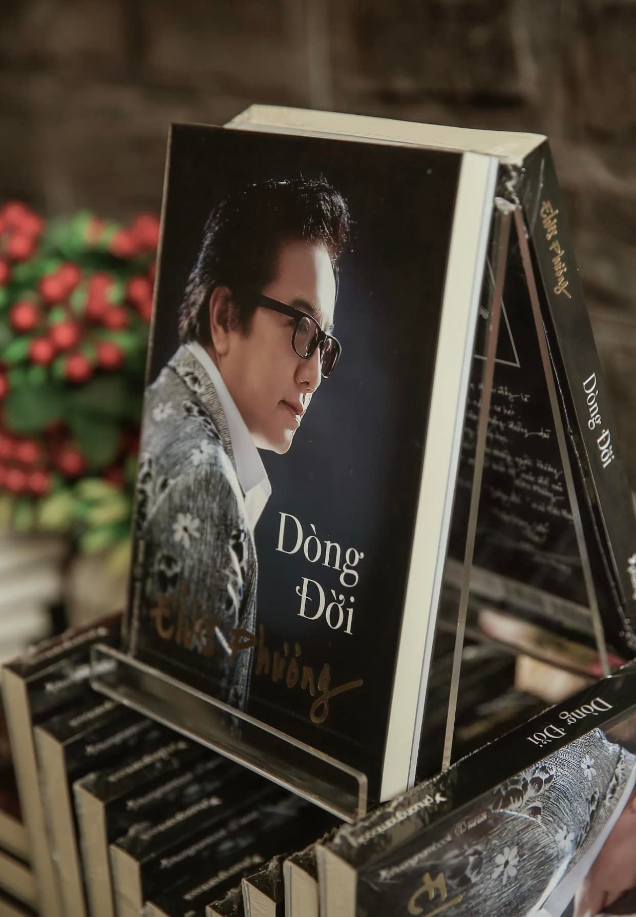 Elvis Phương: 43 năm mặn nồng bên vợ kém tuổi, lần đầu hé lộ về 4 người con - 9