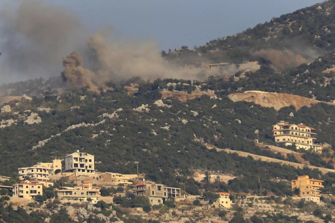 Israel công bố video tấn công cơ sở hạ tầng quân sự của Hezbollah