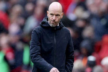 Lãnh đạo MU bị dao động Erik ten Hag, lo ‘vỡ’ phòng thay đồ