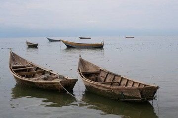 Lật thuyền chở 300 người ở Congo, ít nhất 30 người chết