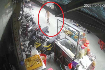 Naked man kills himself after HCM City knife attacks