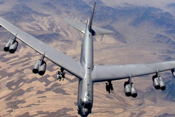 'Pháo đài bay' B-52 của Mỹ lần đầu tiên hạ cánh xuống bán đảo Triều Tiên