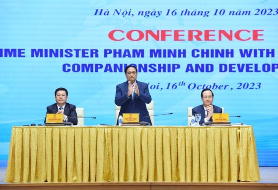 PM Pham Minh Chinh meets FDI enterprises community