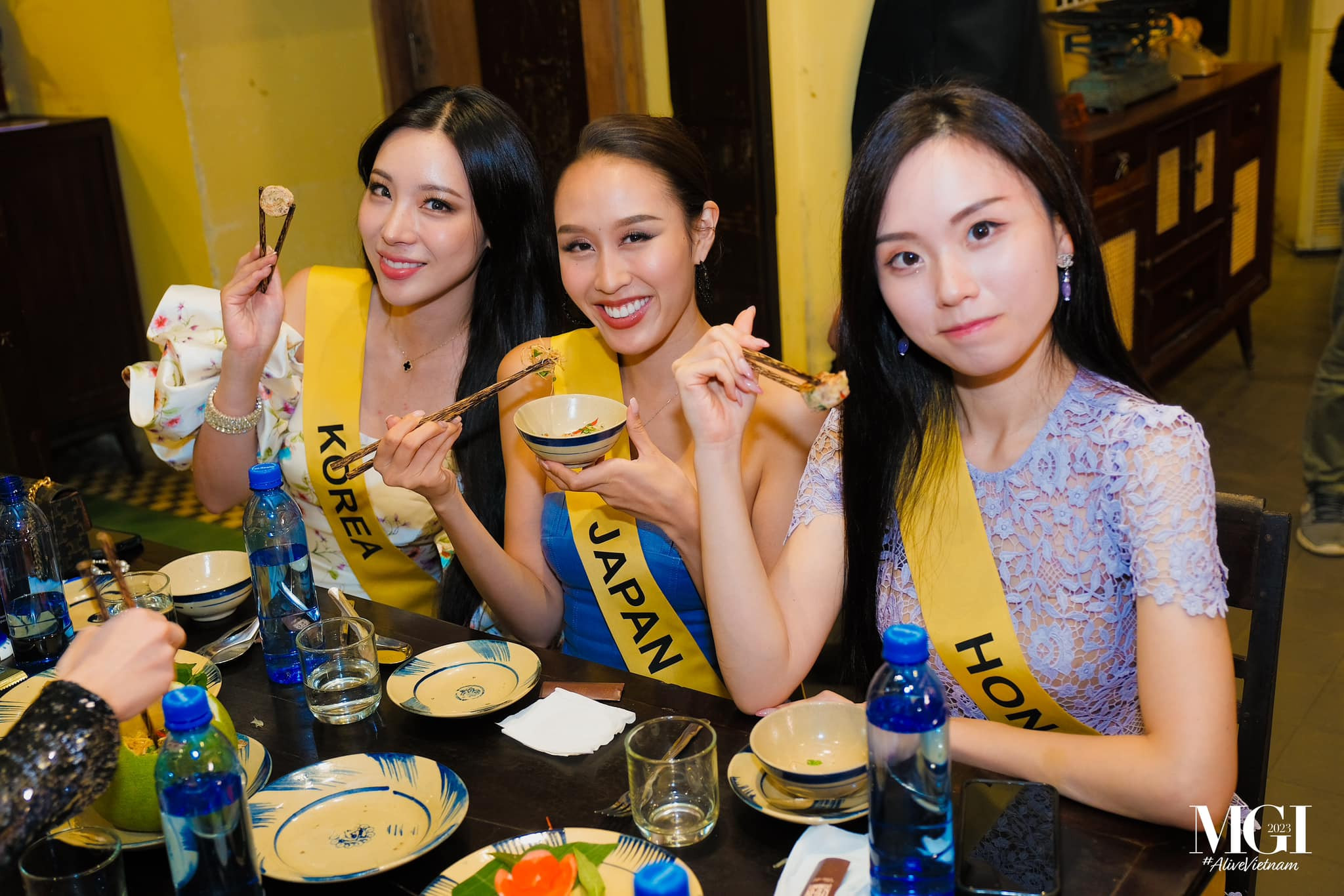 View - Thí sinh Miss Grand International ấn tượng với ẩm thực miền Trung
