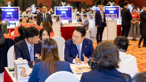 Vietnamese and RoK firms conduct 80 direct trade talks in Hanoi