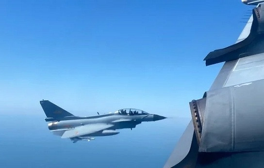 Canada tố tiêm kích Trung Quốc tiếp cận máy bay quân sự