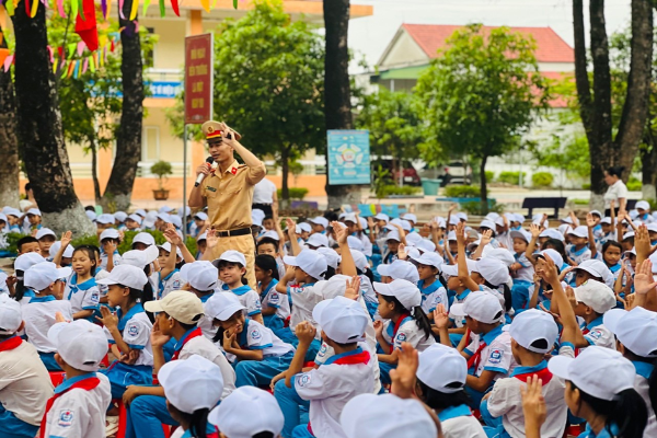 Đổi mới nội dung, hình thức tuyên truyền pháp luật về giao thông cho lớp trẻ