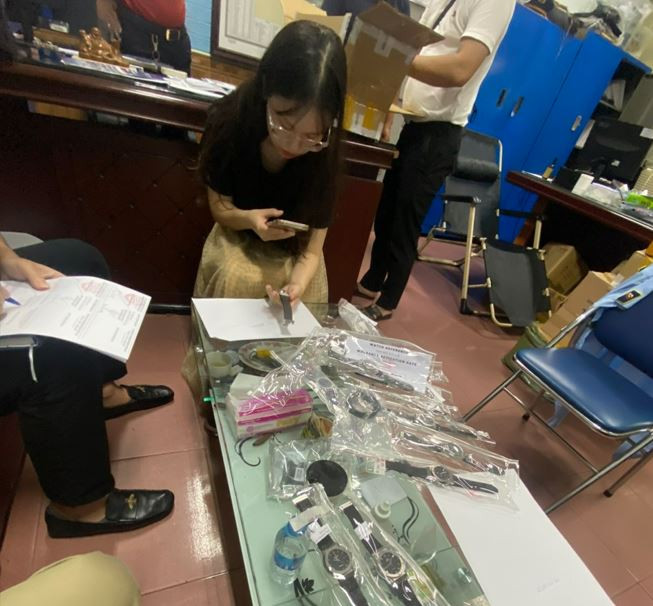 dong ho khong ro xuat xu.jpg