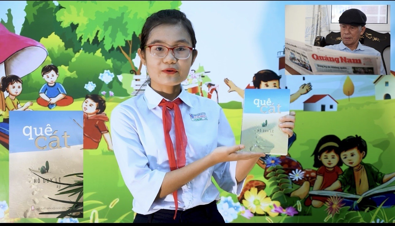 Lê Thị Mộc Miên - học sinh Trường THCS Lý Tự Trọng (TP.Tam Kỳ) với giải nhất tại cuộc thi Giọng đọc kết nối.