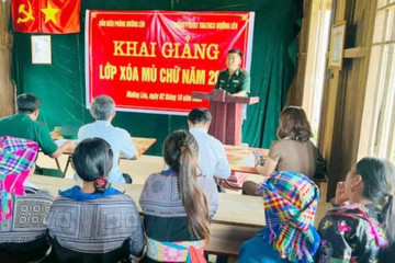 Mở lớp học xóa mù chữ cho đồng bào H'Mông vùng cao Sơn La