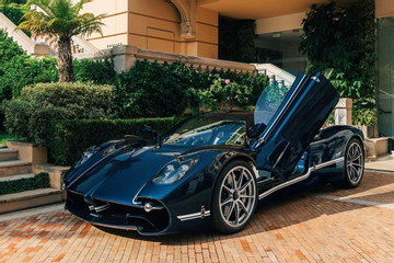 Siêu xe Pagani Utopia hơn 2 triệu đô đầu tiên được bàn giao cho khách hàng