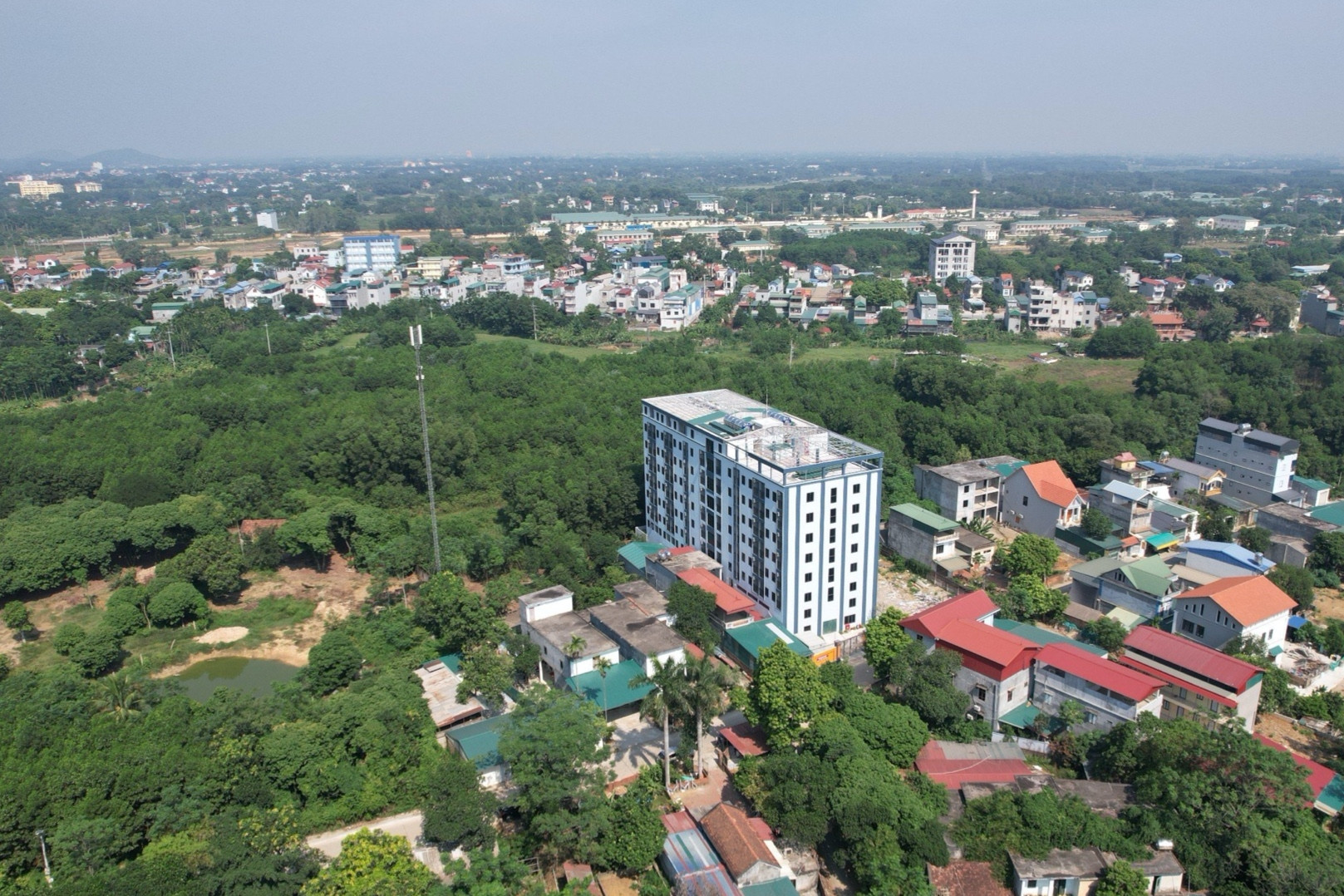 3 chủ tịch xã ở Hà Nội bị tạm đình chỉ để xử lý 30 tòa nhà sai phép