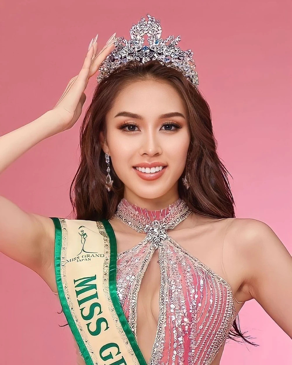 Hoa hậu Nhật thi Miss Grand gây sốc vì kinh doanh đồ chơi người lớn