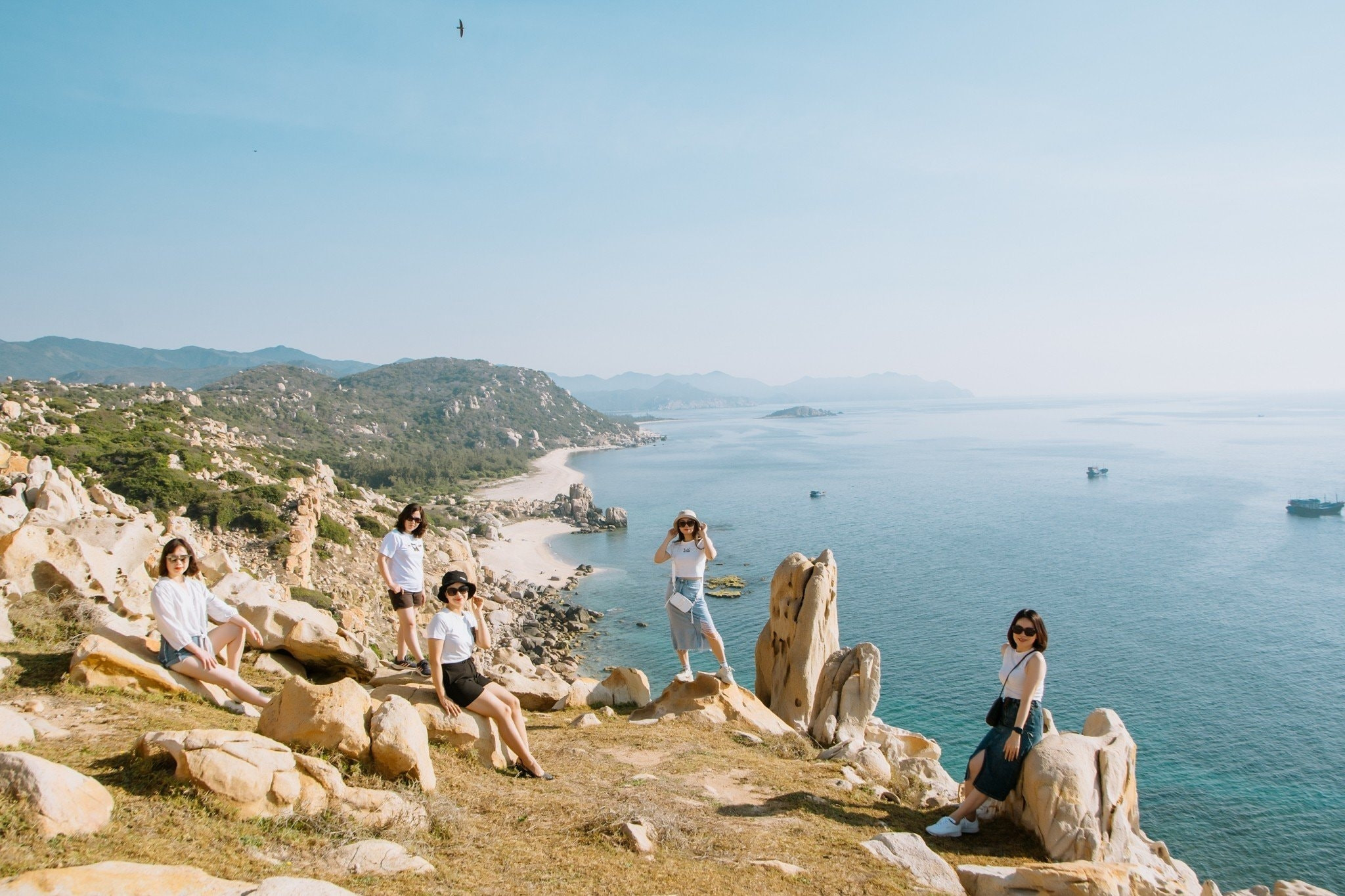 Công viên đá hình thù lạ ở Ninh Thuận, khách băng rừng, đi bộ 2km tới check-in