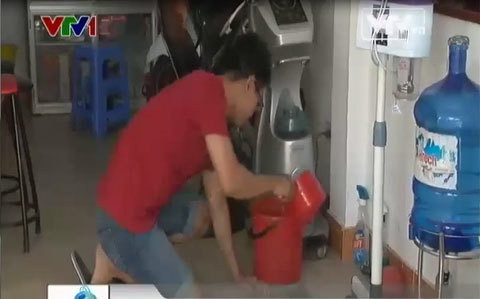 Hà Nội: Mất nước, dân phải mua với giá 'cắt cổ'