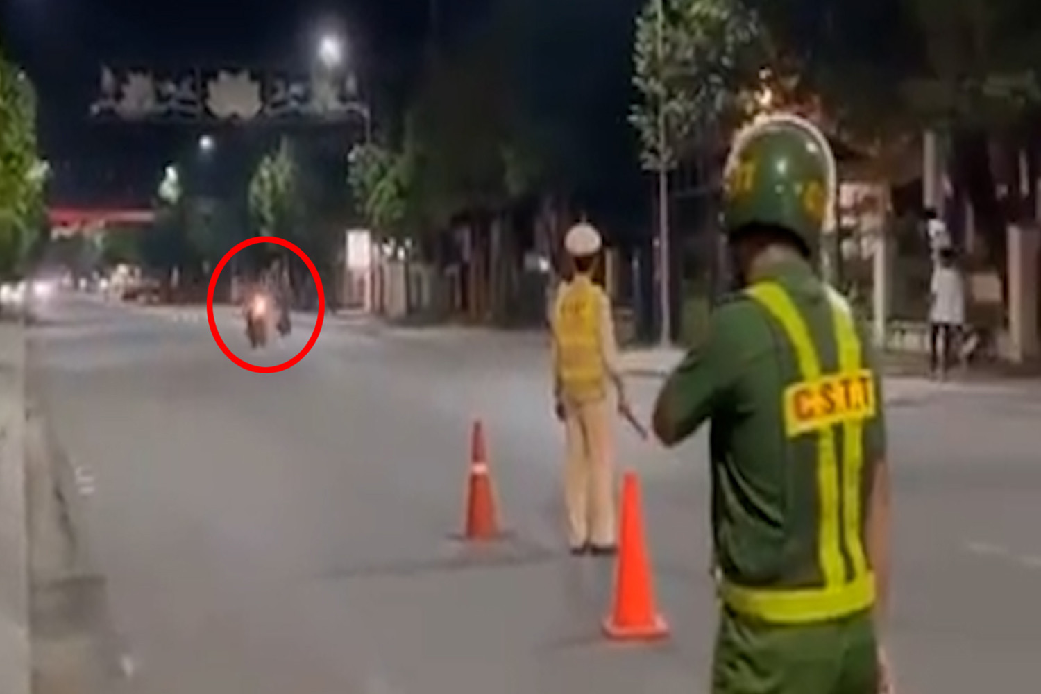 pham nhan00 06 43 16still014.jpg