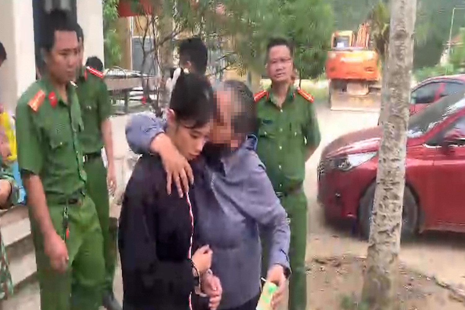 pham nhan00 08 43 21still015.jpg